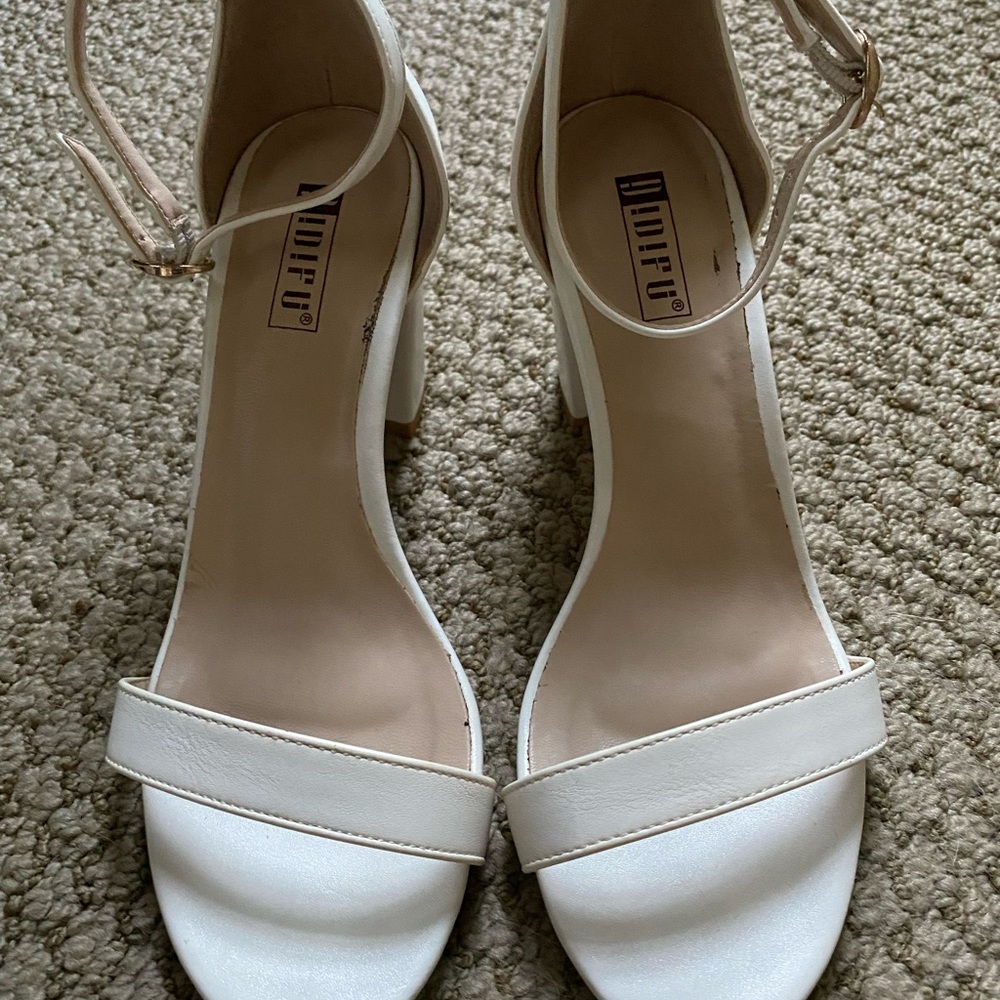 IDIFU Women’s Ankle Strap White Heels
